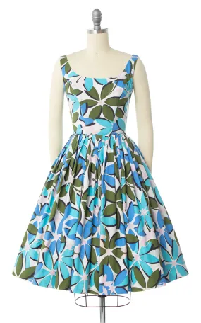 $65 DRESS SALE /// 1950s Oversized Floral Print Sundress | x-small