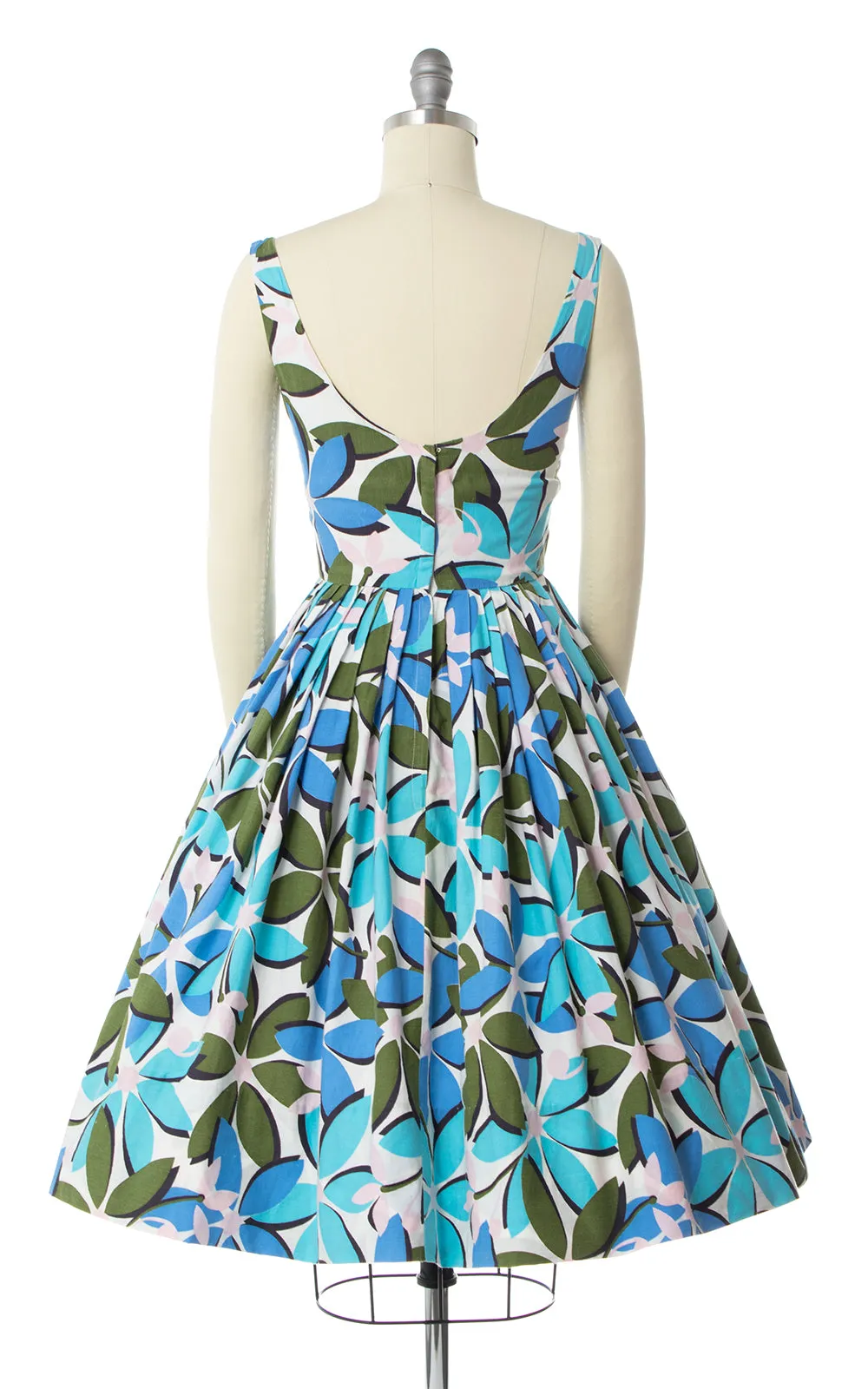 $65 DRESS SALE /// 1950s Oversized Floral Print Sundress | x-small