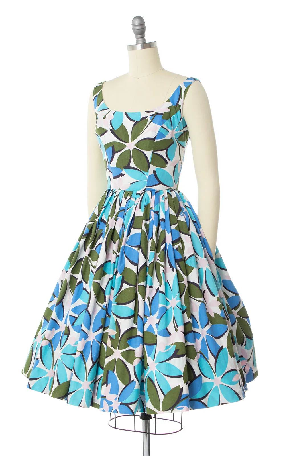 $65 DRESS SALE /// 1950s Oversized Floral Print Sundress | x-small