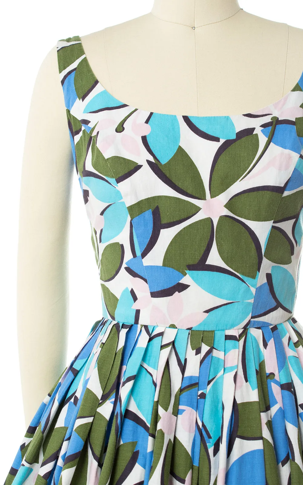 $65 DRESS SALE /// 1950s Oversized Floral Print Sundress | x-small