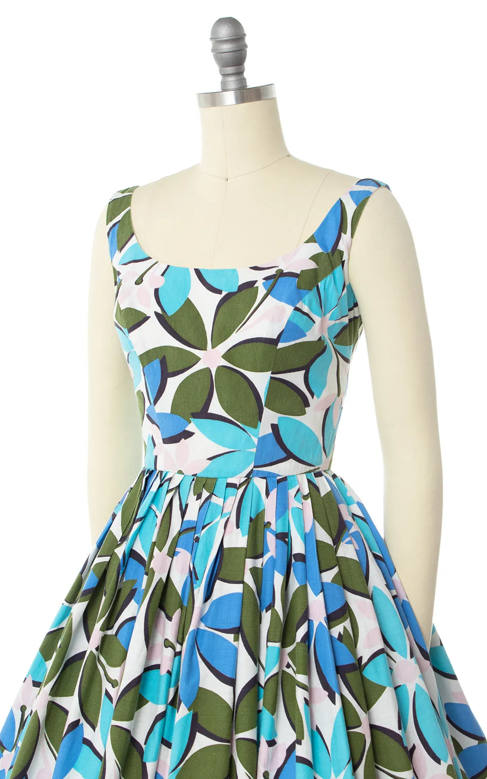 $65 DRESS SALE /// 1950s Oversized Floral Print Sundress | x-small