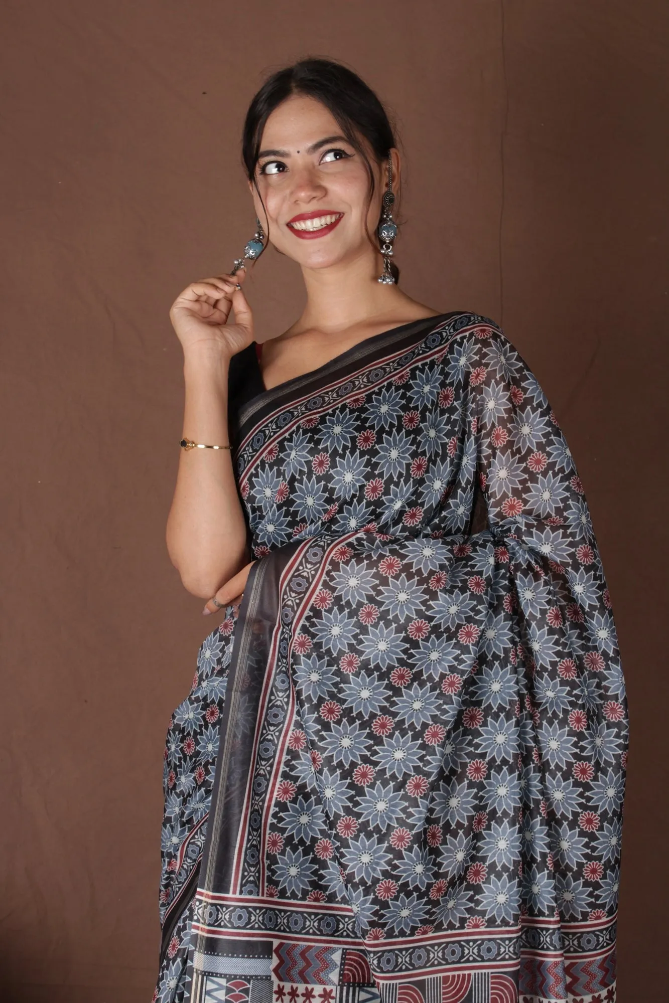 Exquisite Black & Grey Printed Beautiful Pallu Wrap in 1 Minute Drape Saree