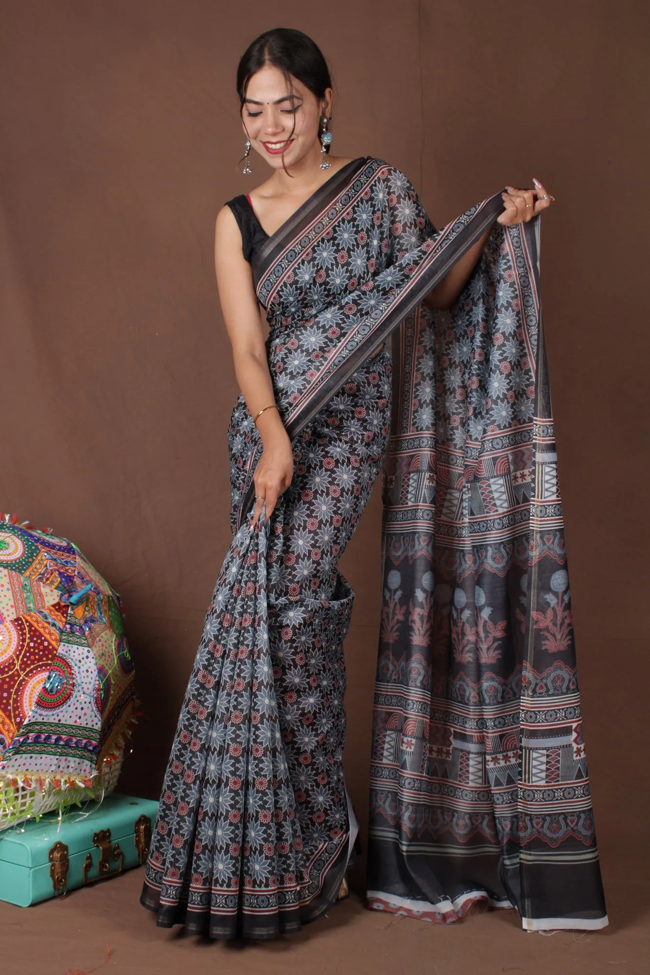 Exquisite Black & Grey Printed Beautiful Pallu Wrap in 1 Minute Drape Saree