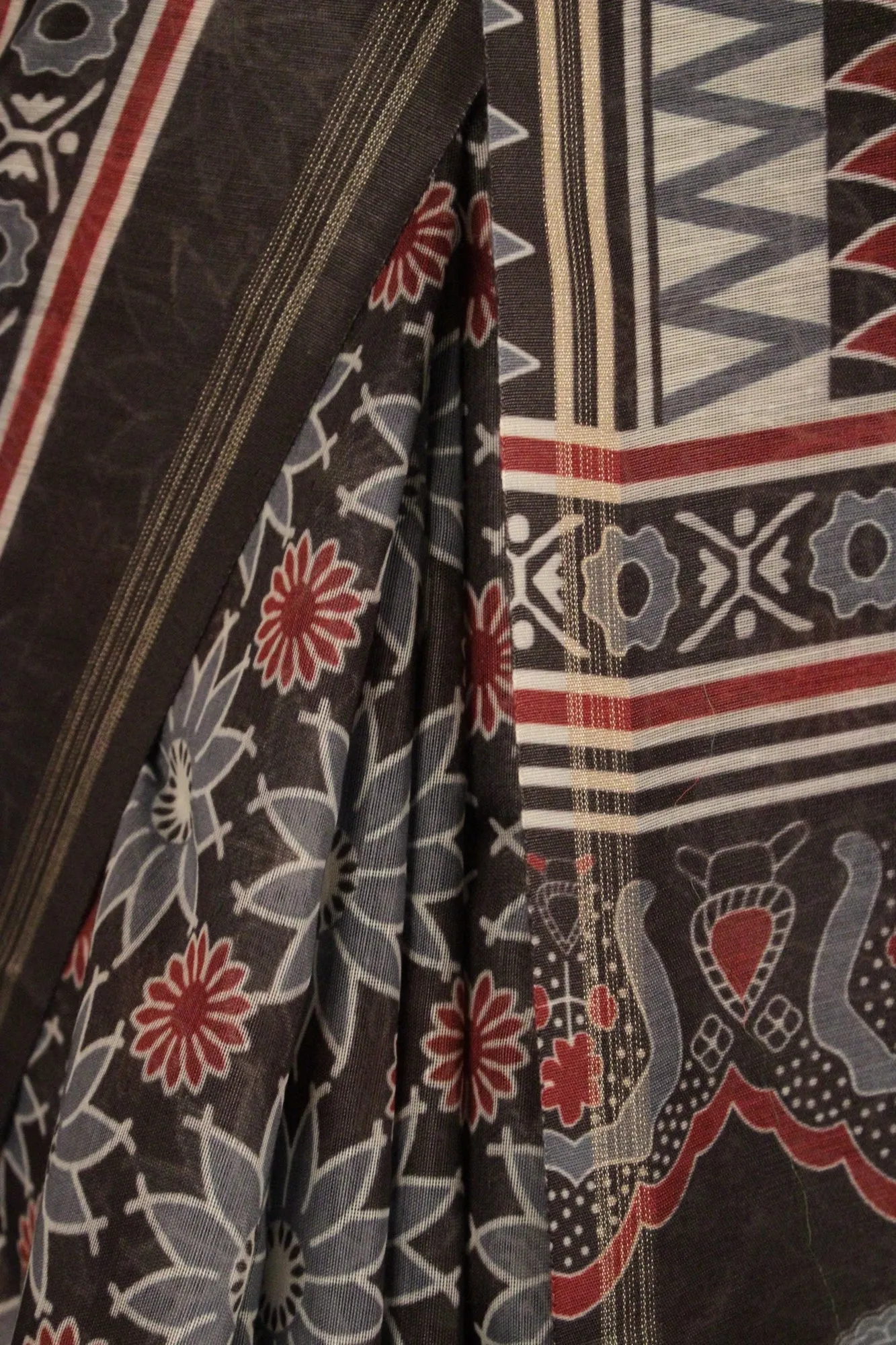 Exquisite Black & Grey Printed Beautiful Pallu Wrap in 1 Minute Drape Saree