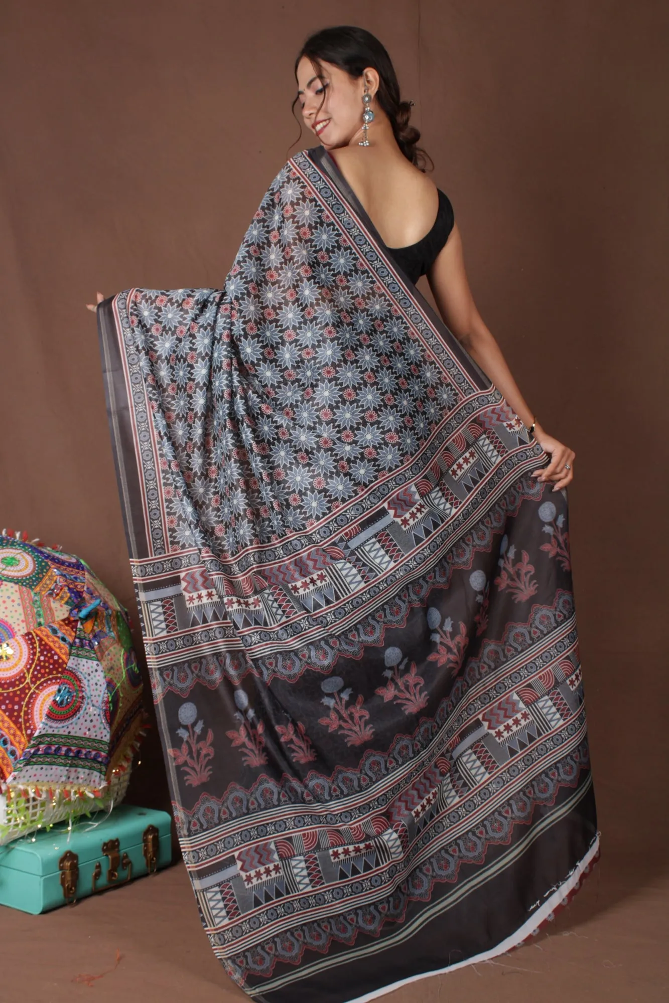 Exquisite Black & Grey Printed Beautiful Pallu Wrap in 1 Minute Drape Saree