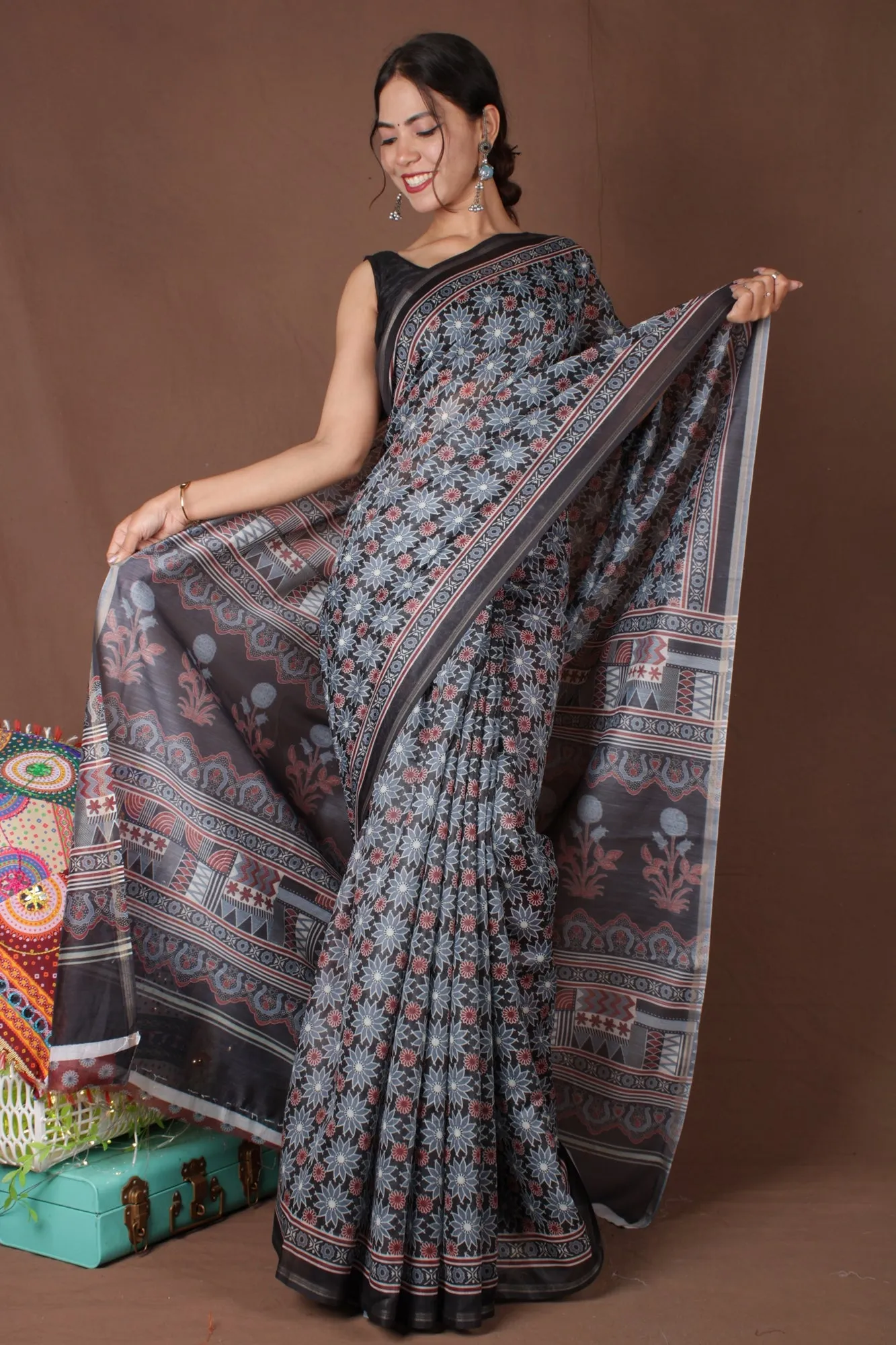 Exquisite Black & Grey Printed Beautiful Pallu Wrap in 1 Minute Drape Saree